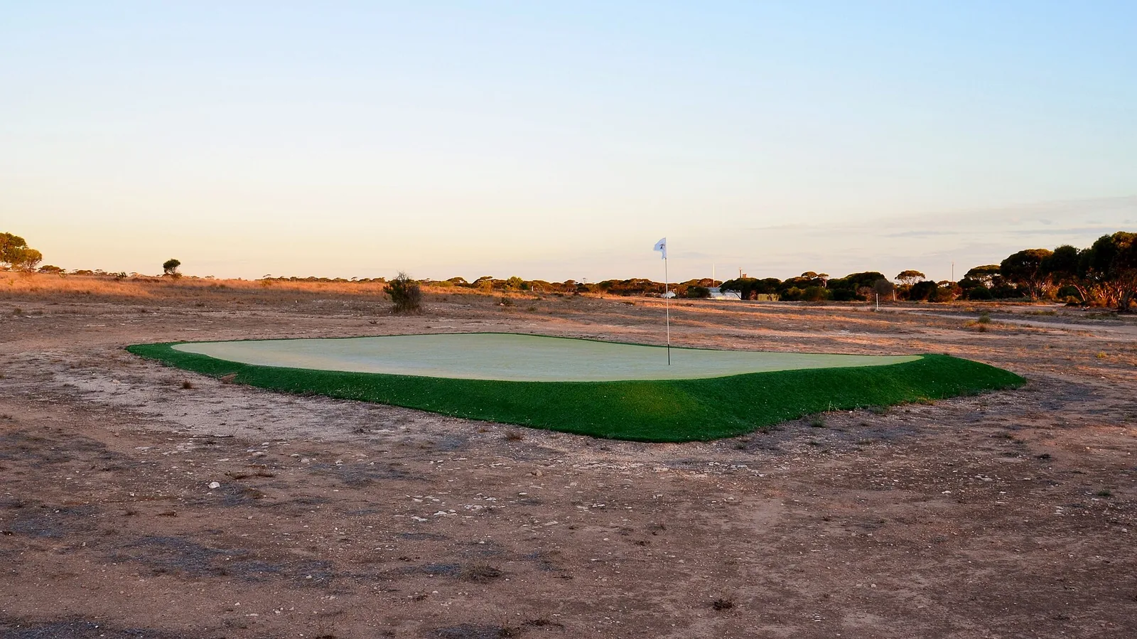 The Wombat Hole at Nundroo, one stop on Nullarbor Links.