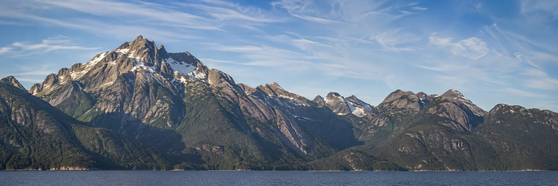Mountain and water panorama used in the Heckler course environment.